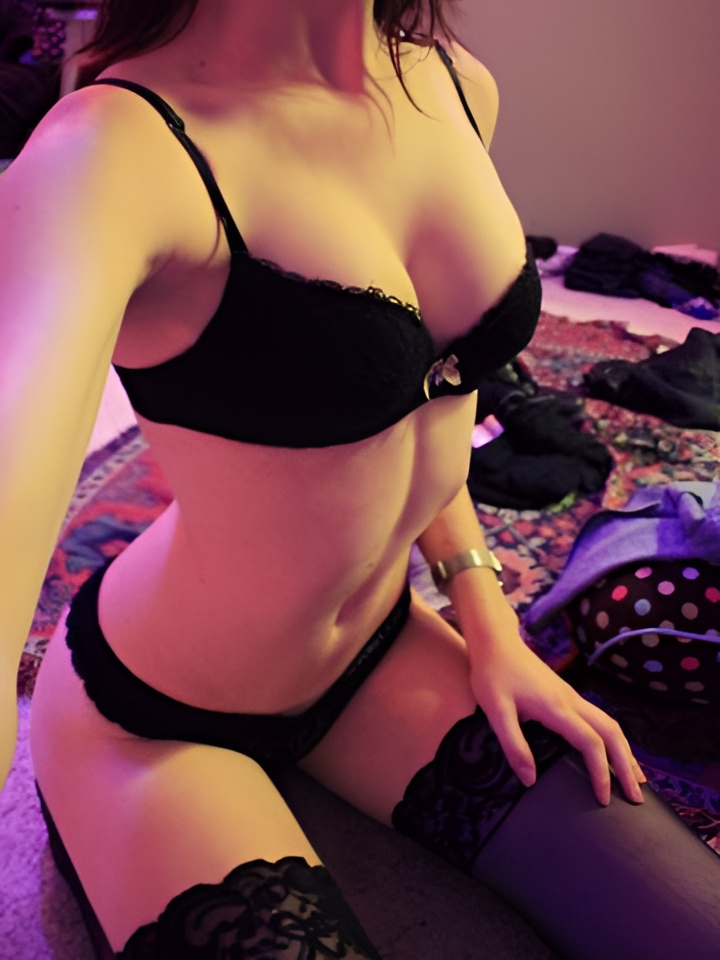 Бронислава привлекальеная девушка из Луги цена от 3000 руб