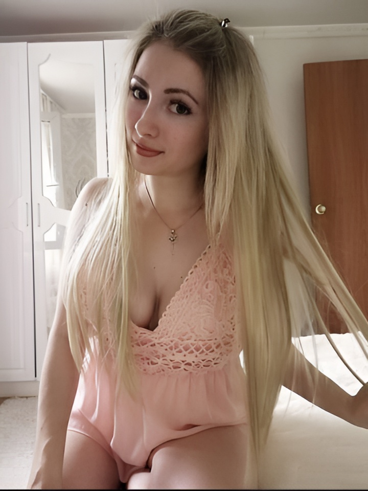 Искра привлекальеная девушка из Луги цена от 5000 руб