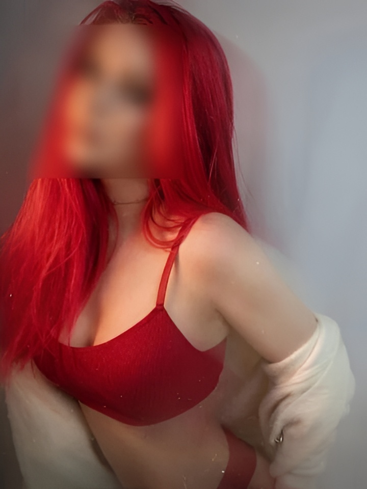 Виктория привлекальеная девушка из Луги цена от 3000 руб