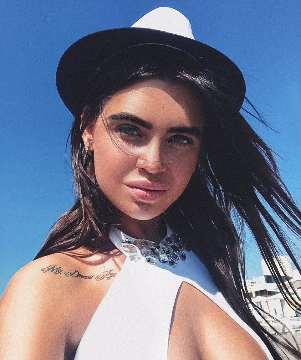 Татьяна привлекальеная девушка из Луги цена от 7000 руб