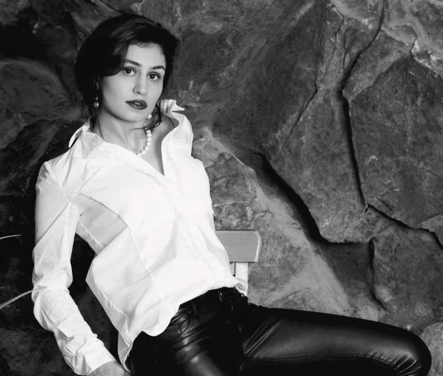 Оленька привлекальеная девушка из Луги цена от 3500 руб