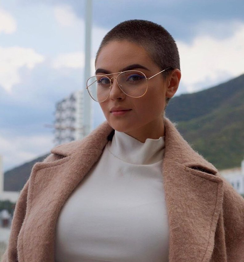 Алеся привлекальеная девушка из Луги цена от 3500 руб