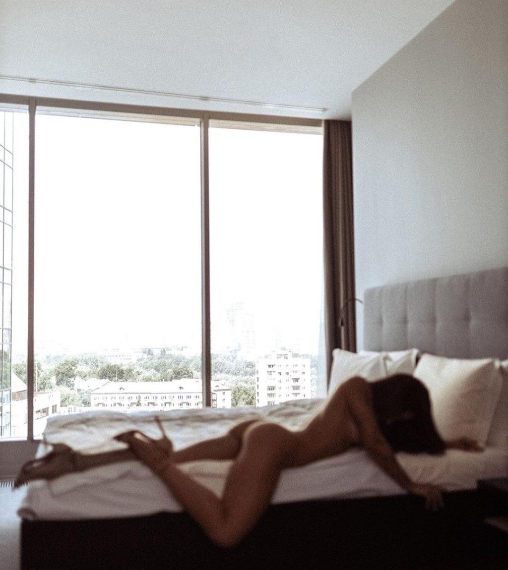 Юлечка привлекательная девушка из Луги цена от 5000 руб