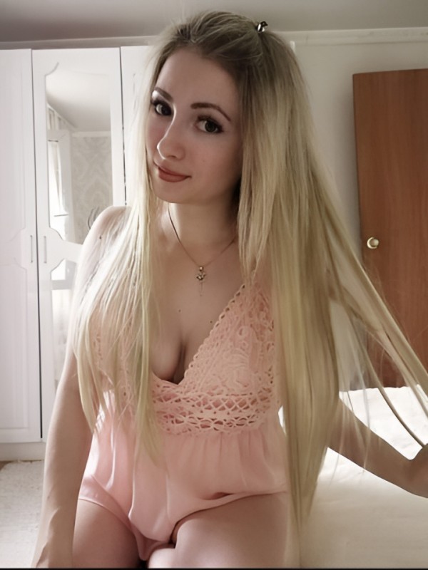 Искра привлекательная девушка из Луги цена от 5000 руб
