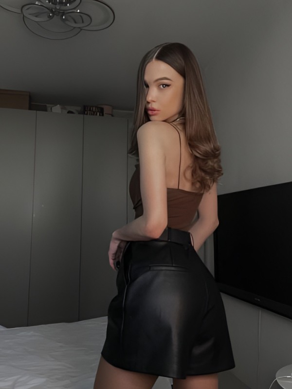 Лаура привлекательная девушка из Луги цена от 2500 руб