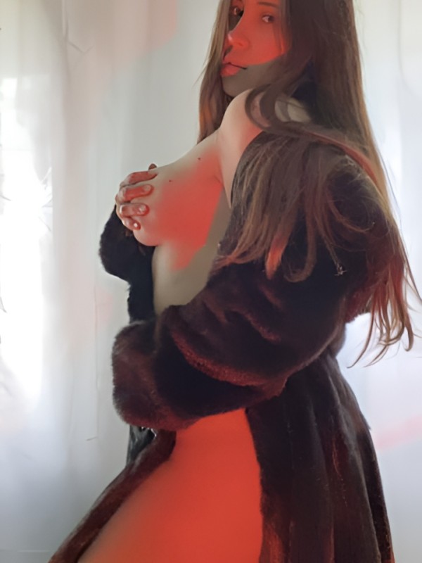 Роксана привлекательная девушка из Луги цена от 2000 руб