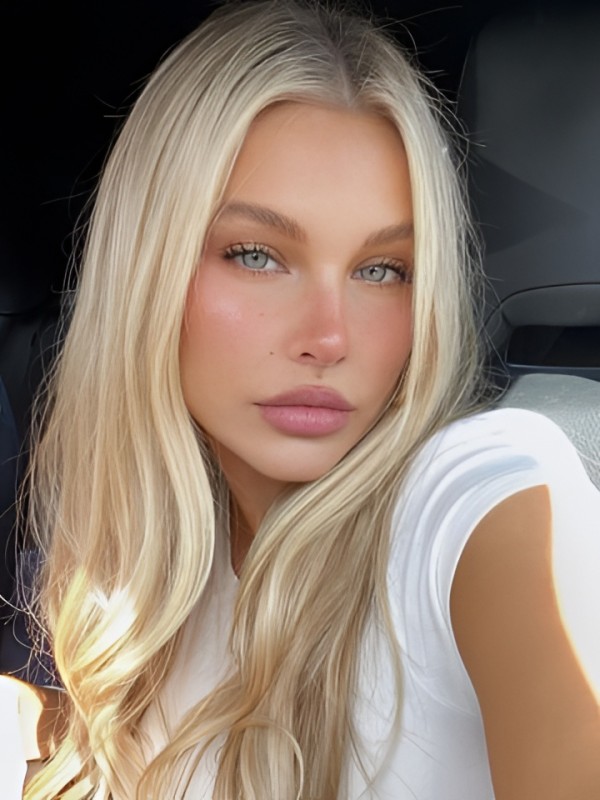 Стефания привлекательная девушка из Луги цена от 5000 руб