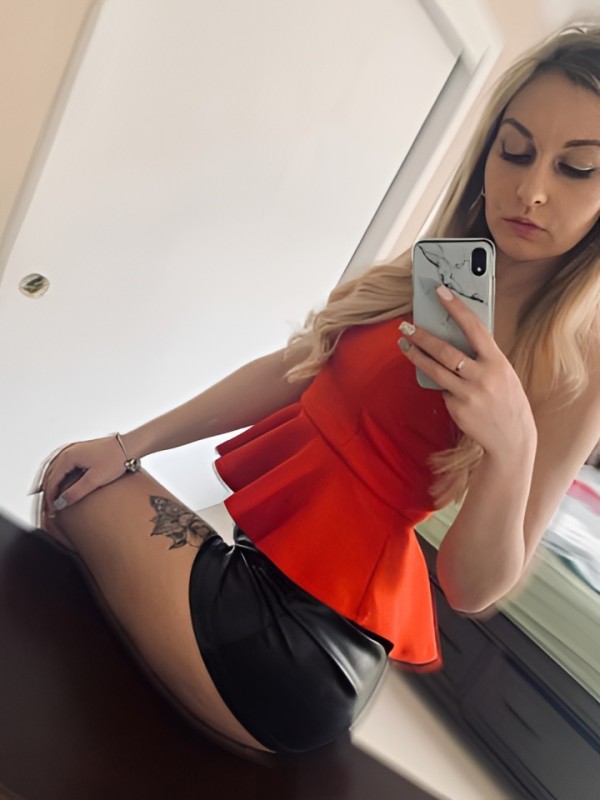 Василиса привлекательная девушка из Луги цена от 4000 руб