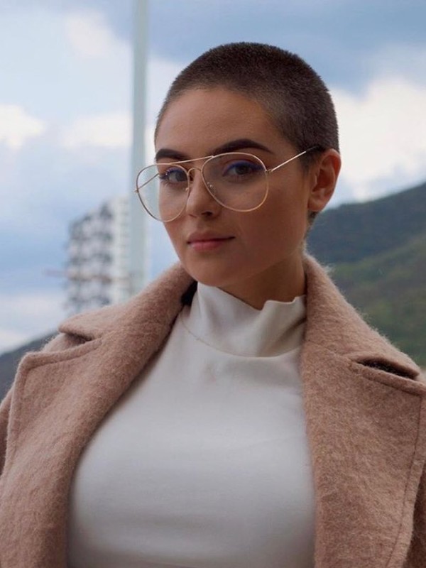 Алеся привлекательная девушка из Луги цена от 3500 руб