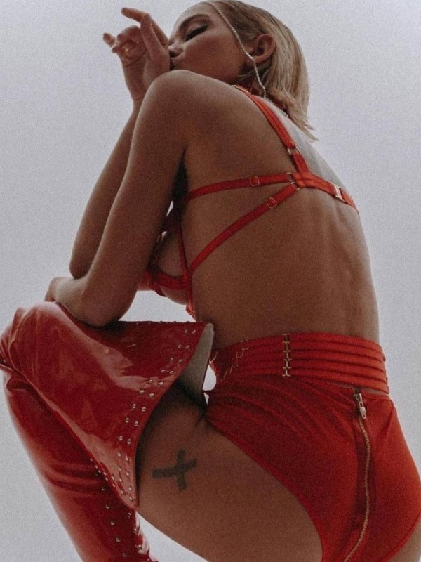 Луиза привлекательная девушка из Луги цена от 4500 руб