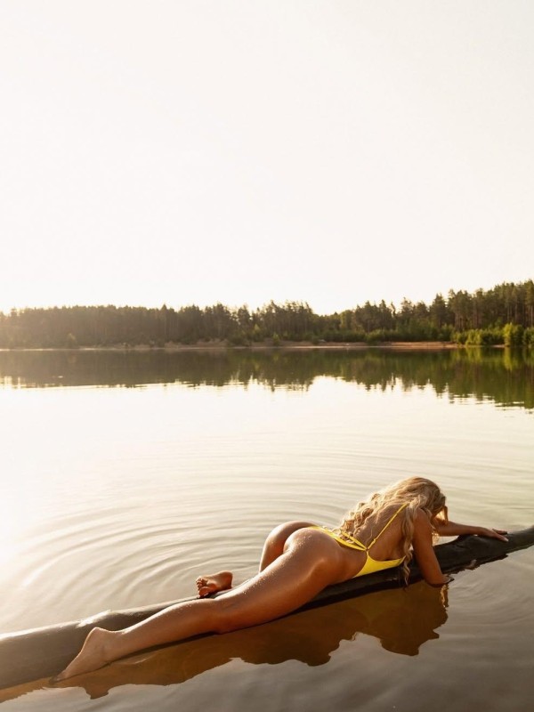 Света привлекательная девушка из Луги цена от 7000 руб